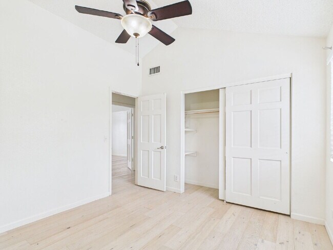 Building Photo - Trade Winds at Gilbert