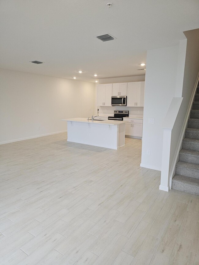 Building Photo - 621 Salisbury Cir