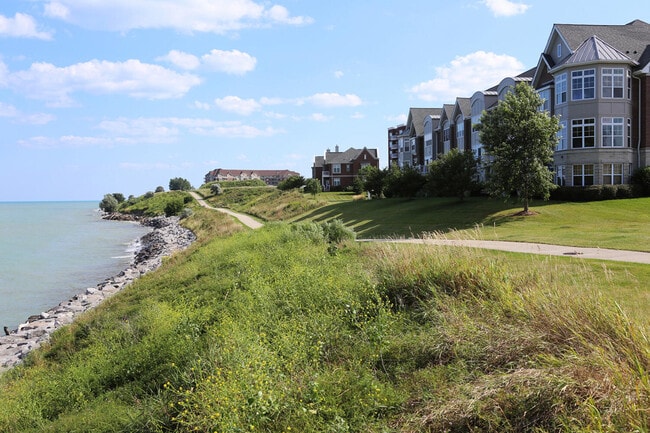 Building Photo - 4120 S Lake Dr