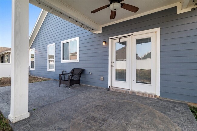 Building Photo - 9141 Blackstone Dr