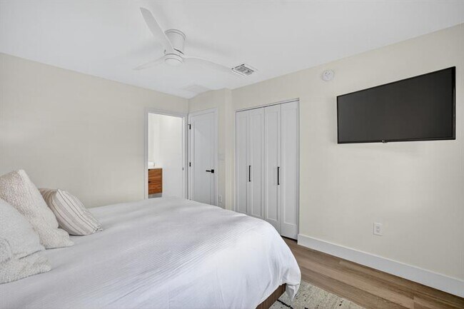 Building Photo - 2157 Coral Gardens Dr