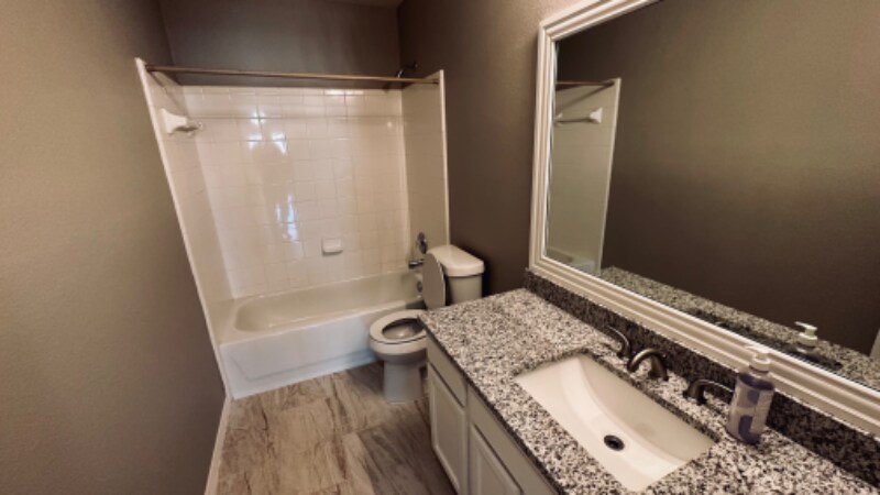 Building Photo - 1013 Chesterfield Dr