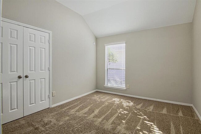 Building Photo - 26007 Waldridge Dr