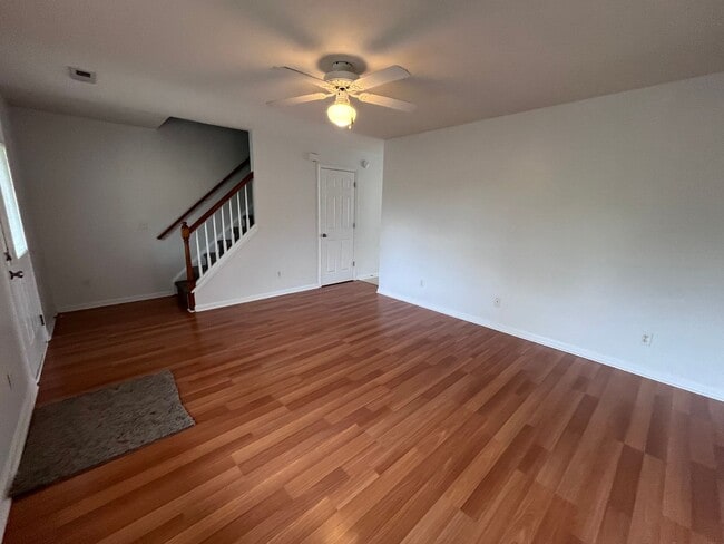Building Photo - Freshly Painted and New Flooring!