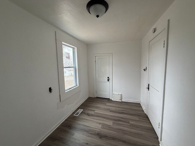 Building Photo - Lovely 2 Bedroom / 1 Bath for Rent - Section 8 Welcome