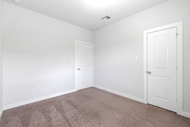 Building Photo - 8017 Whisper Grove Dr