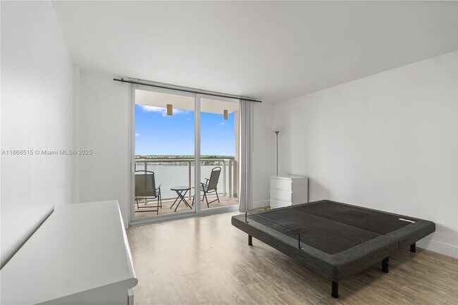 Building Photo - 1351 NE Miami Gardens Dr