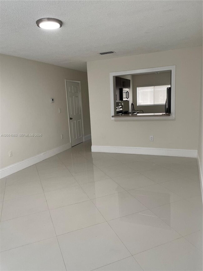 Building Photo - 9441 Palm Cir N