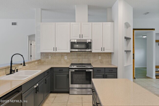 Building Photo - 721 Hazelmoor Ln