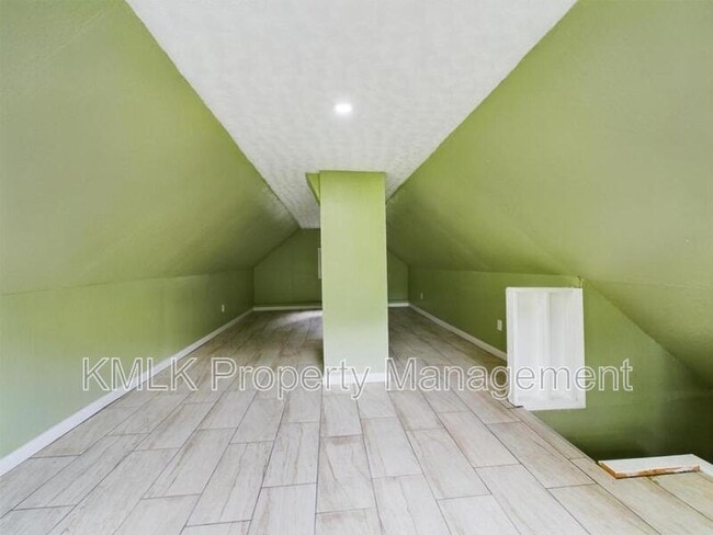 Building Photo - 187 W Long St