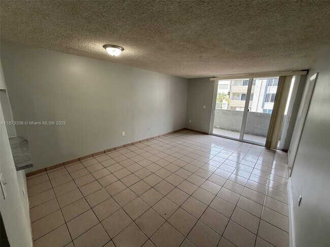 Building Photo - 10000 NW 80th Ct