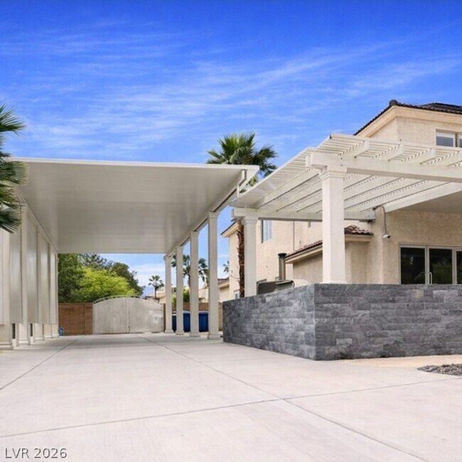 Building Photo - Northwest Valley 6 bdr  4400 sq ft  with RV parking, pool, covered patio -  all on a 1/2 acre lot!