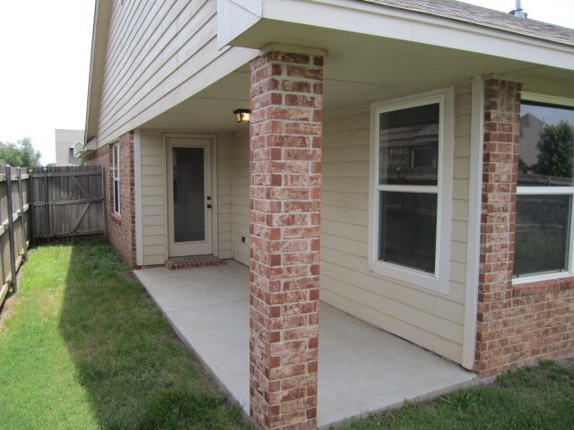 Building Photo - 12221 Biltmore Dr