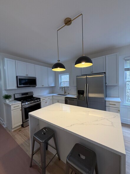 Building Photo - 5232 W Montana St