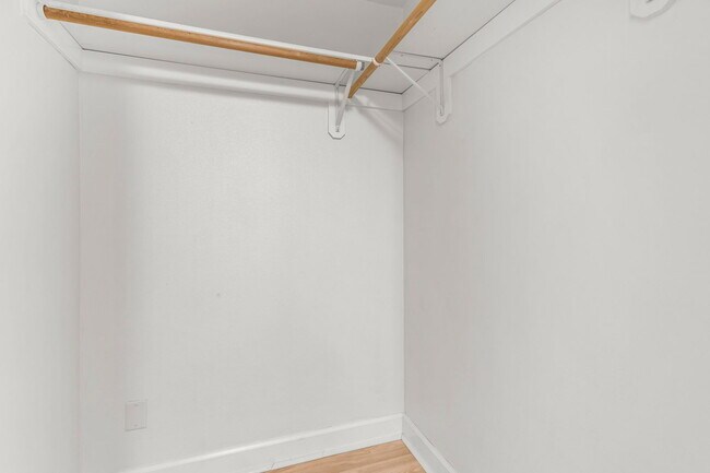 Building Photo - 1205 SW Cardinell Dr