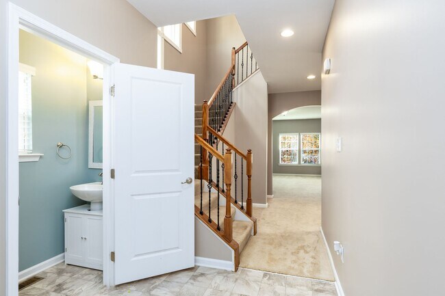 Building Photo - Spacious Home in Williamsburg - WASHINGTON RIDGE