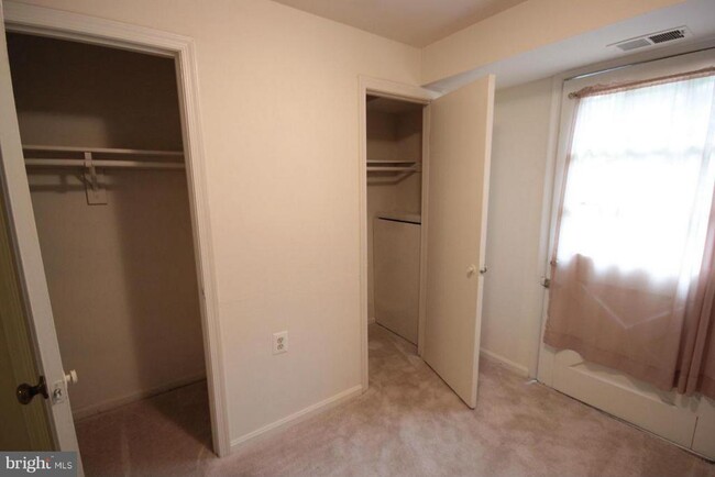 Building Photo - 7901 Central Park Cir
