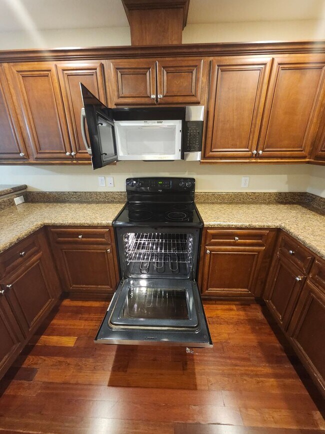 Building Photo - 552 Brooke Hampton Dr