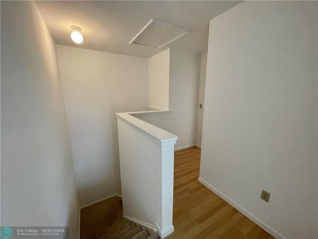 Building Photo - 10253 Riverbend Terrace