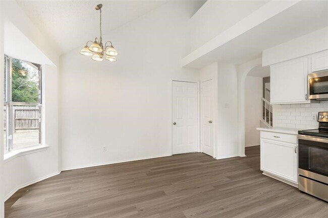 Building Photo - 9410 Calwood Cir