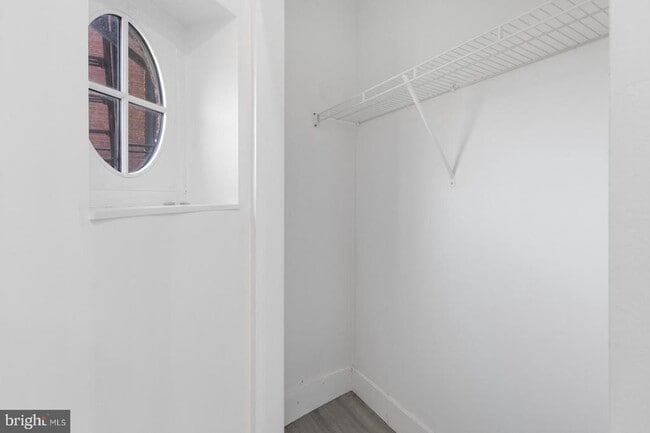 Building Photo - 212 Catharine St