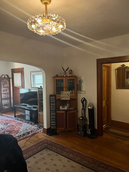 Building Photo - 2118 Elm St