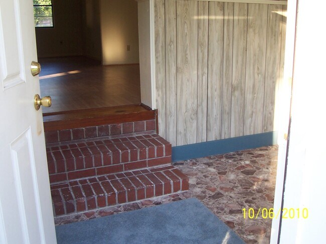 Building Photo - 1822 Ector Rd