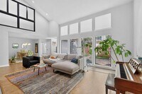 Building Photo - 925 Easton Pl