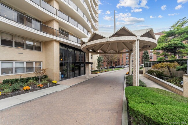 Building Photo - 102-10 66th Rd