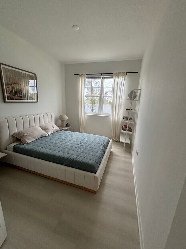 Building Photo - Beautiful and Brand New Apart in Millenia Park Orlando