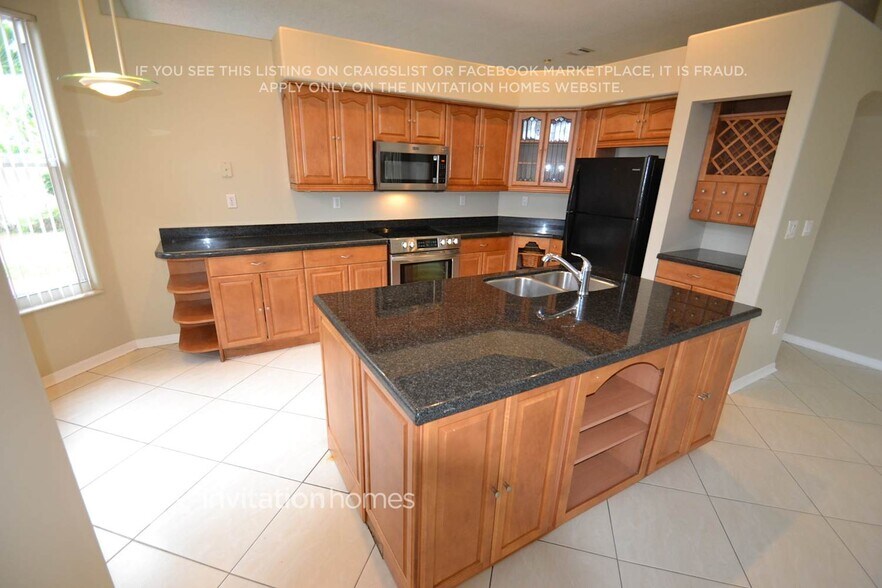 Building Photo - 2333 NW 195th Ave