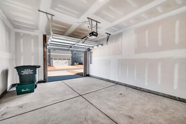 Building Photo - 526 Morrows Turnout Way