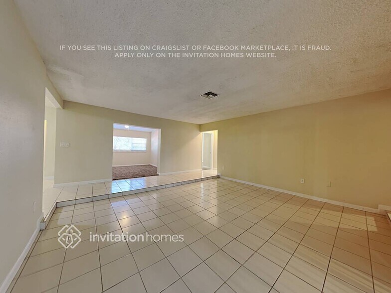 Building Photo - 3820 S Lake Terrace