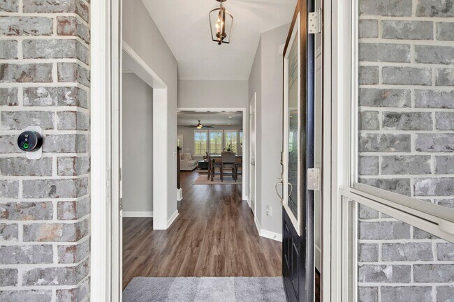 Building Photo - Savannah Quarters!