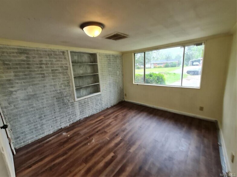 Building Photo - 1220 Lynwood Dr