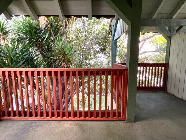 Building Photo - 925 Westmount Dr