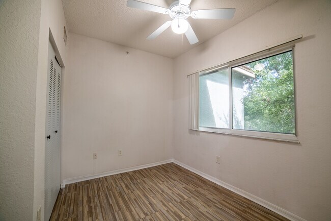 Building Photo - 360 Crestwood Cir