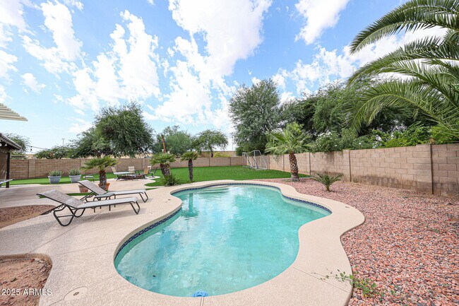 Building Photo - 3902 E Rosemonte Dr