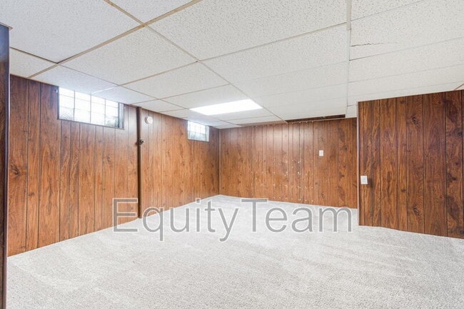Building Photo - 6819 Elwynne Dr