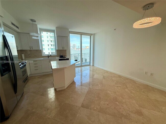Building Photo - 1745 E Hallandale Beach Blvd