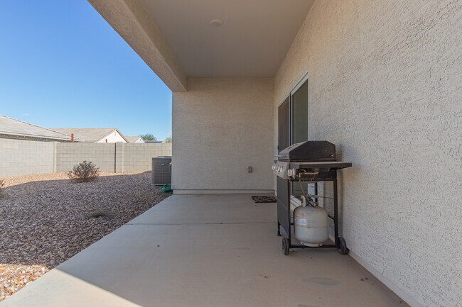 Building Photo - 4708 W Orange Ave
