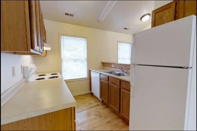 Building Photo - Highland Woods Apartments