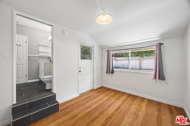 Building Photo - 3262 Woodbine St