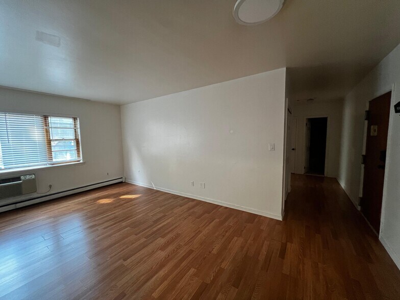 Building Photo - 475 Elm Street