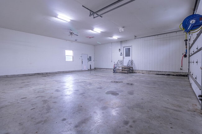 Building Photo - 7700 N Ballew Rd
