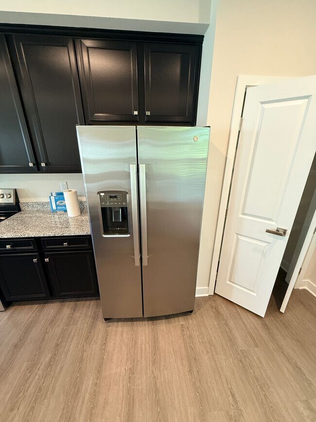 Building Photo - Brand New Townhome in the heart of Charotte