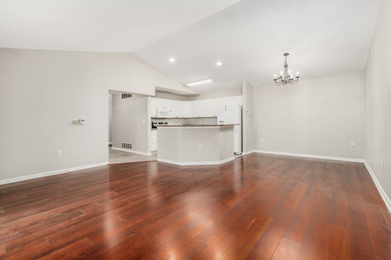 Building Photo - 757 Spring Valley Dr