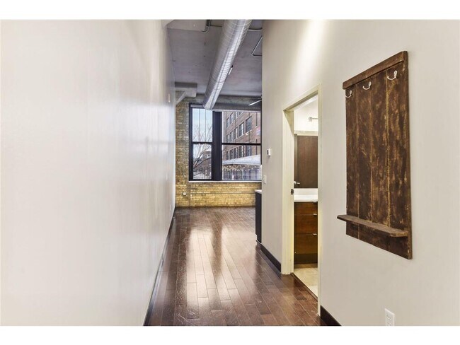 Building Photo - 618 N Washington Ave