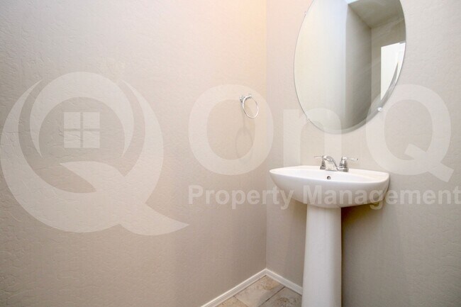 Building Photo - 1537 S Loren Ln