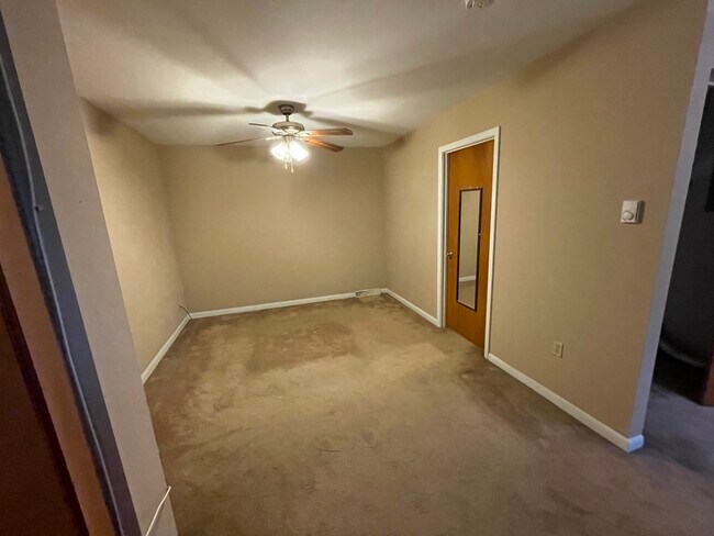 Building Photo - 75 Cacoosing Avenue, Unit A